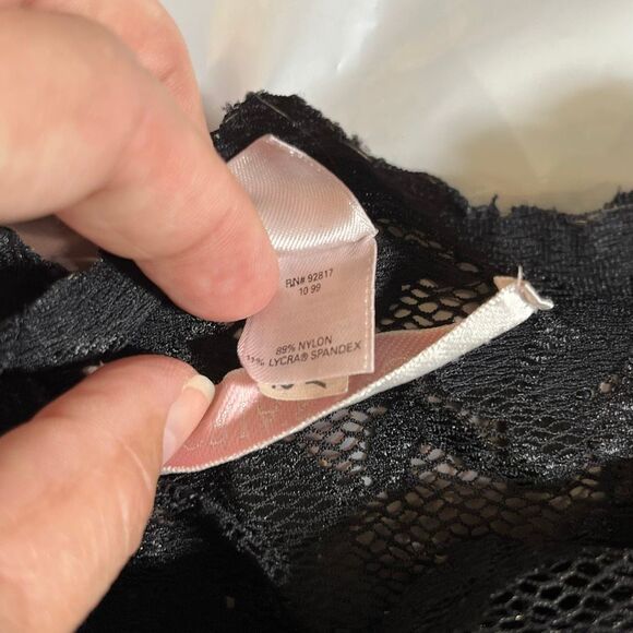 Victoria’s Secret Vintage Black Lace Off Shoulders Crop Top Sz small Y2K - Picture 8 of 8